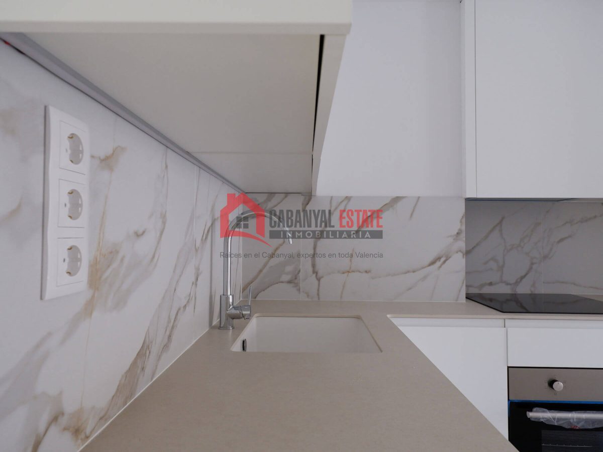 ¿Sueñas con estrenar una vivienda con alma, de diseño vanguardista y con la esencia del Cabanyal más auténtico? Cabanyal Estate te presenta esta magnífica propiedad de 79 m² construidos, ubicada en un — Foto 14