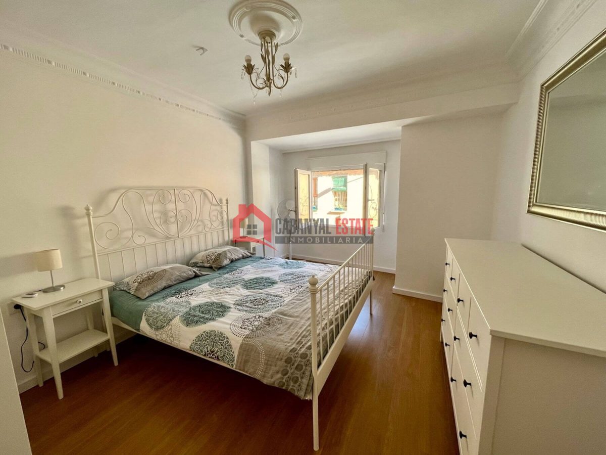 En la céntrica y tranquila calle Luis Despuig, presentamos este fantástico piso de 105 m² construidos en el emblemático barrio del Cabanyal. Goza de una ubicación inmejorable, a pocos pasos del tradic — Foto 14