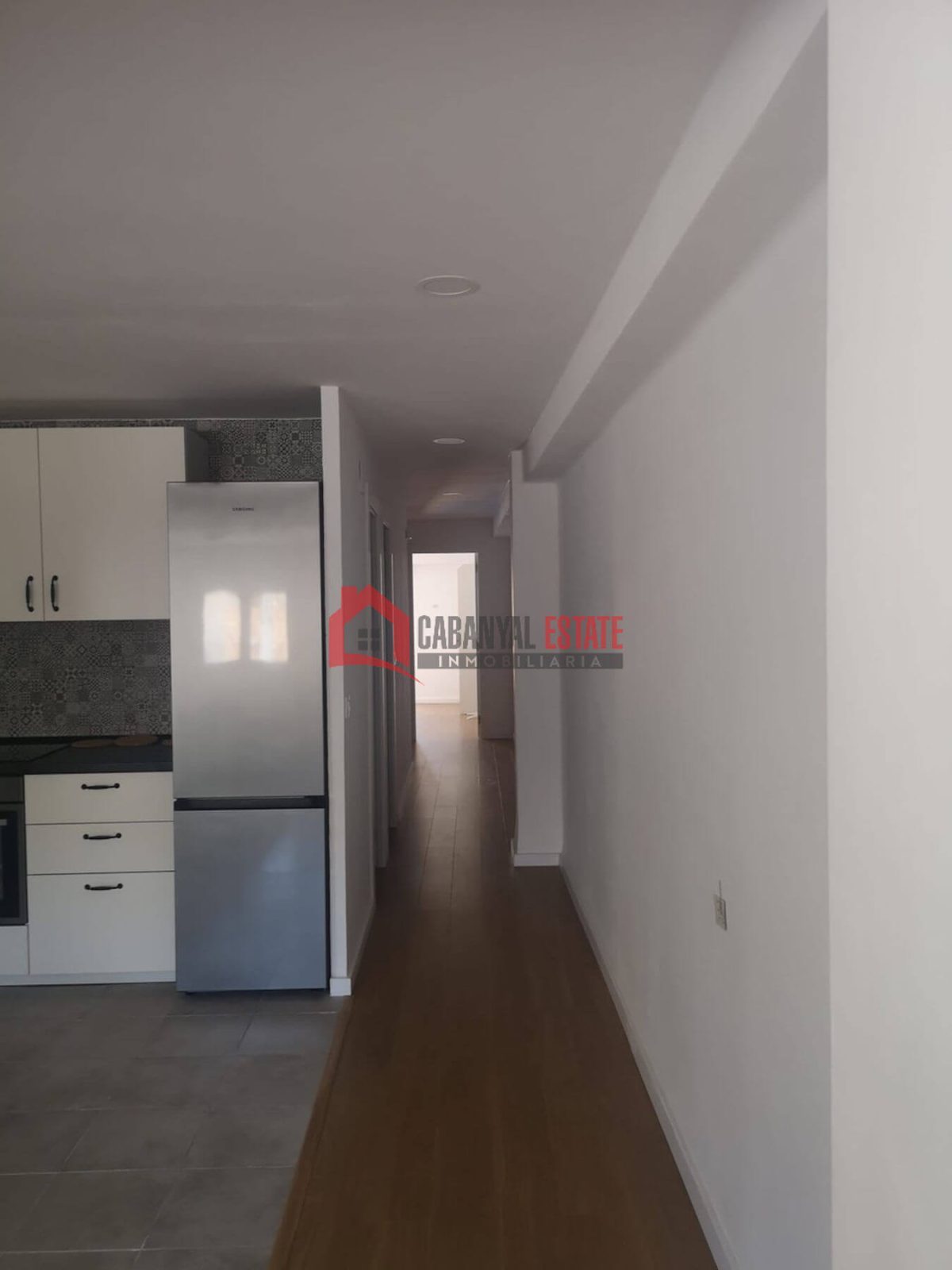 En la céntrica y tranquila calle Luis Despuig, presentamos este fantástico piso de 105 m² construidos en el emblemático barrio del Cabanyal. Goza de una ubicación inmejorable, a pocos pasos del tradic — Foto 9