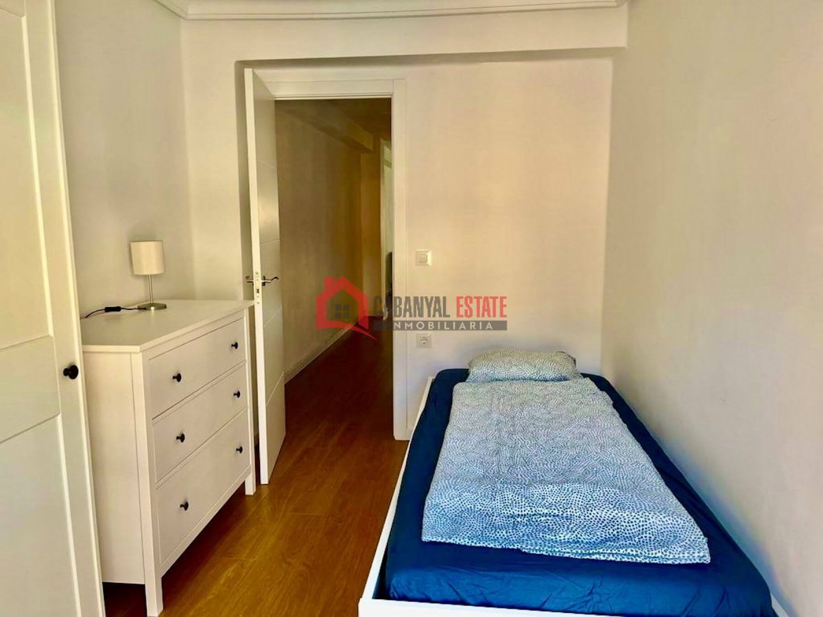 En la céntrica y tranquila calle Luis Despuig, presentamos este fantástico piso de 105 m² construidos en el emblemático barrio del Cabanyal. Goza de una ubicación inmejorable, a pocos pasos del tradic — Foto 19