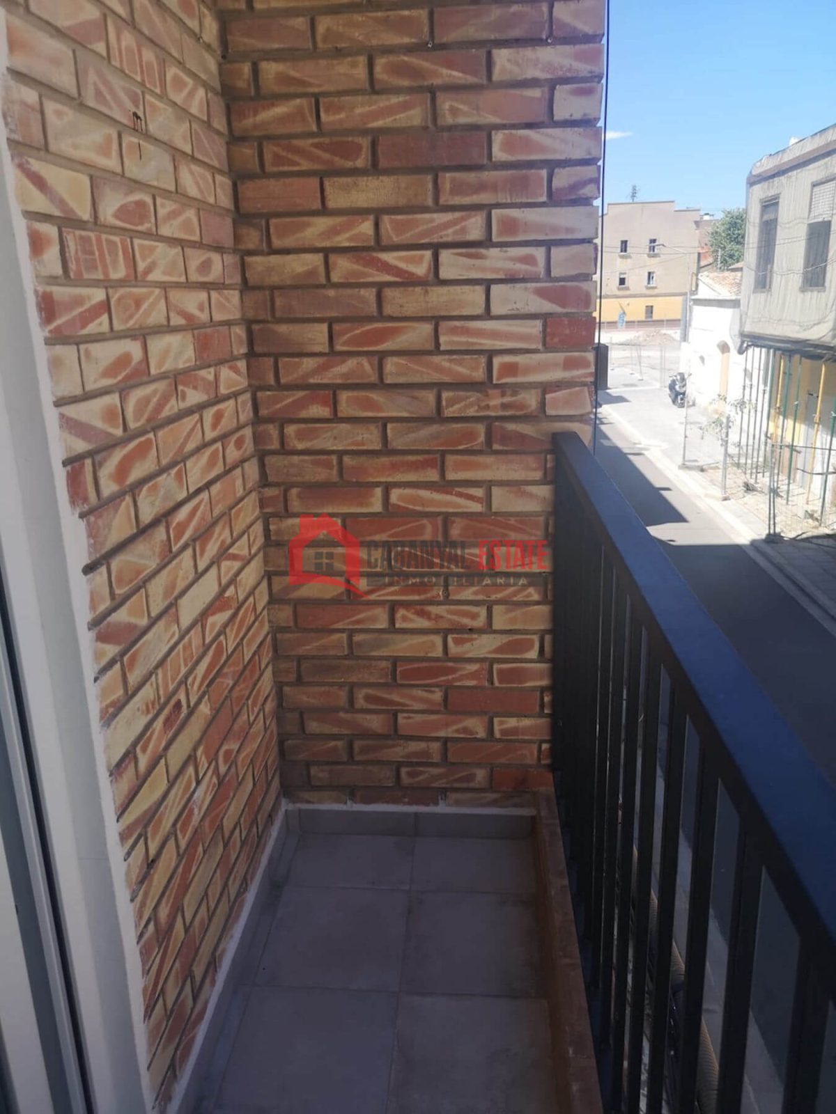 En la céntrica y tranquila calle Luis Despuig, presentamos este fantástico piso de 105 m² construidos en el emblemático barrio del Cabanyal. Goza de una ubicación inmejorable, a pocos pasos del tradic — Foto 18