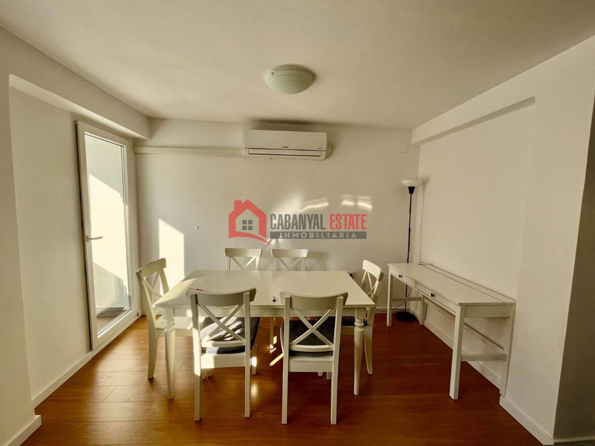 En la céntrica y tranquila calle Luis Despuig, presentamos este fantástico piso de 105 m² construidos en el emblemático barrio del Cabanyal. Goza de una ubicación inmejorable, a pocos pasos del tradic — Foto 4