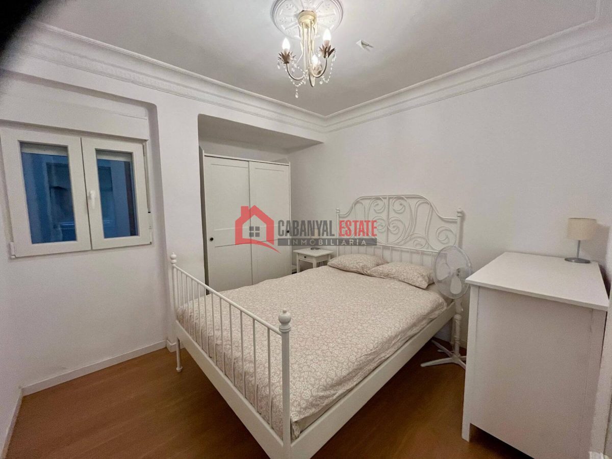 En la céntrica y tranquila calle Luis Despuig, presentamos este fantástico piso de 105 m² construidos en el emblemático barrio del Cabanyal. Goza de una ubicación inmejorable, a pocos pasos del tradic — Foto 16