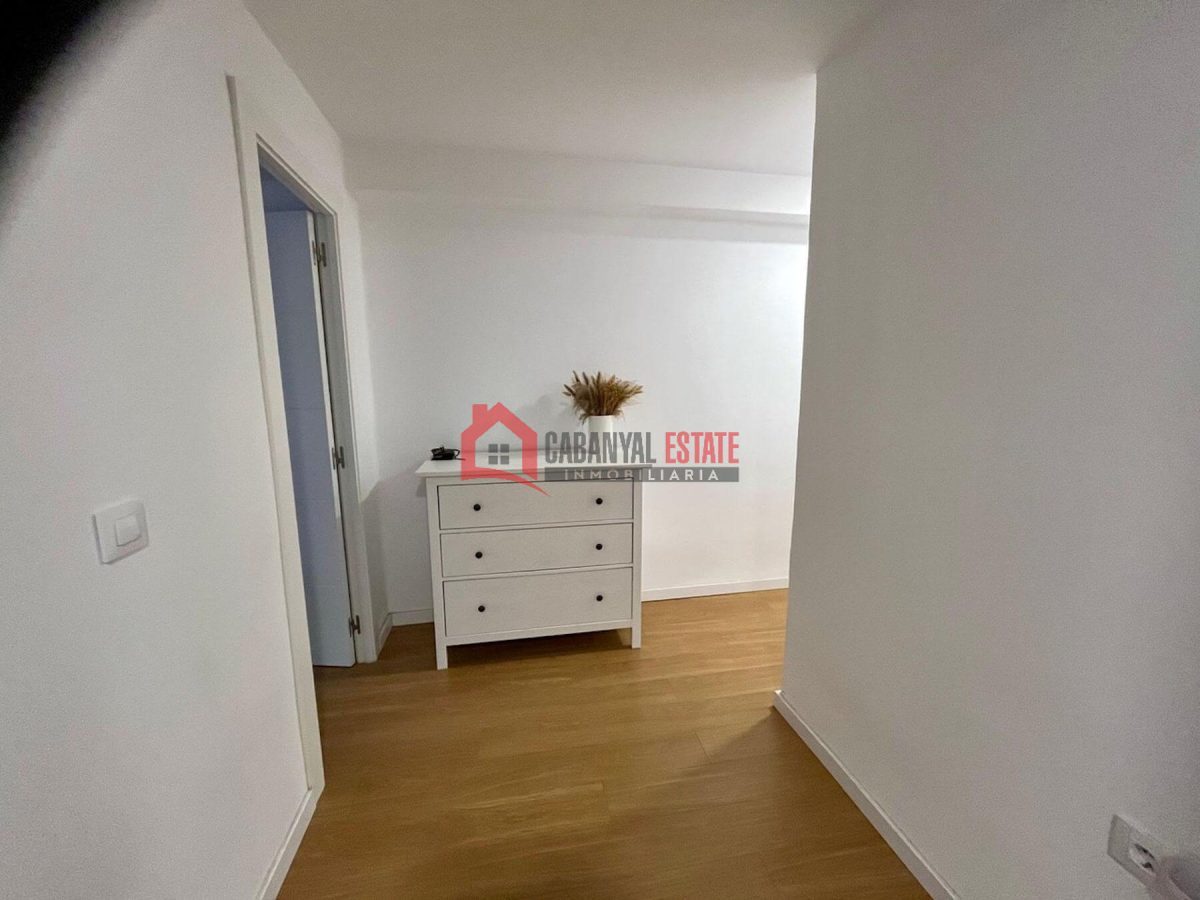 En la céntrica y tranquila calle Luis Despuig, presentamos este fantástico piso de 105 m² construidos en el emblemático barrio del Cabanyal. Goza de una ubicación inmejorable, a pocos pasos del tradic — Foto 12