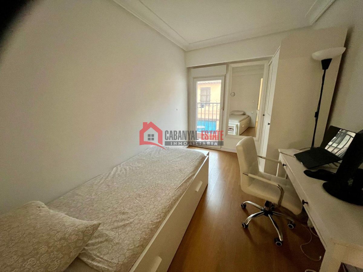 En la céntrica y tranquila calle Luis Despuig, presentamos este fantástico piso de 105 m² construidos en el emblemático barrio del Cabanyal. Goza de una ubicación inmejorable, a pocos pasos del tradic — Foto 17
