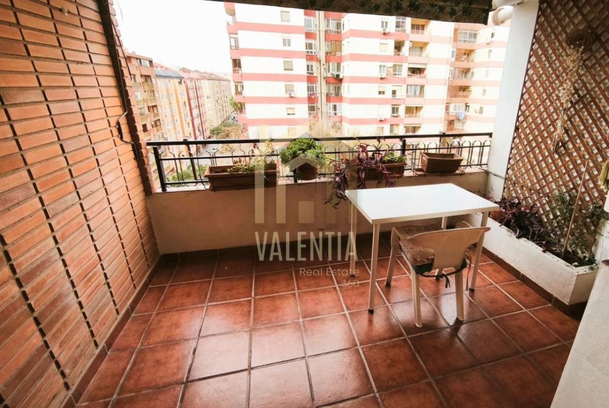 Piso en alquiler en València — Foto 1