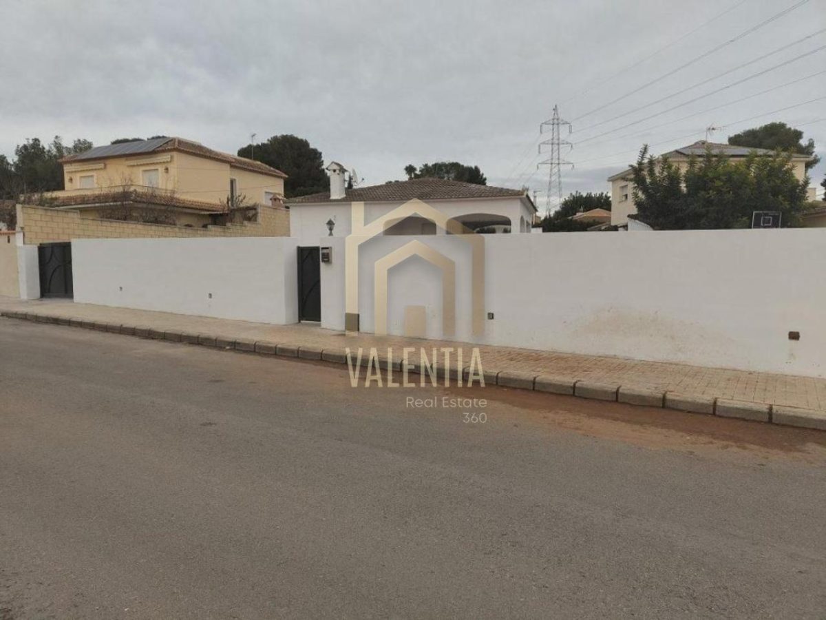 Chalet en alquiler en Paterna — Foto 1