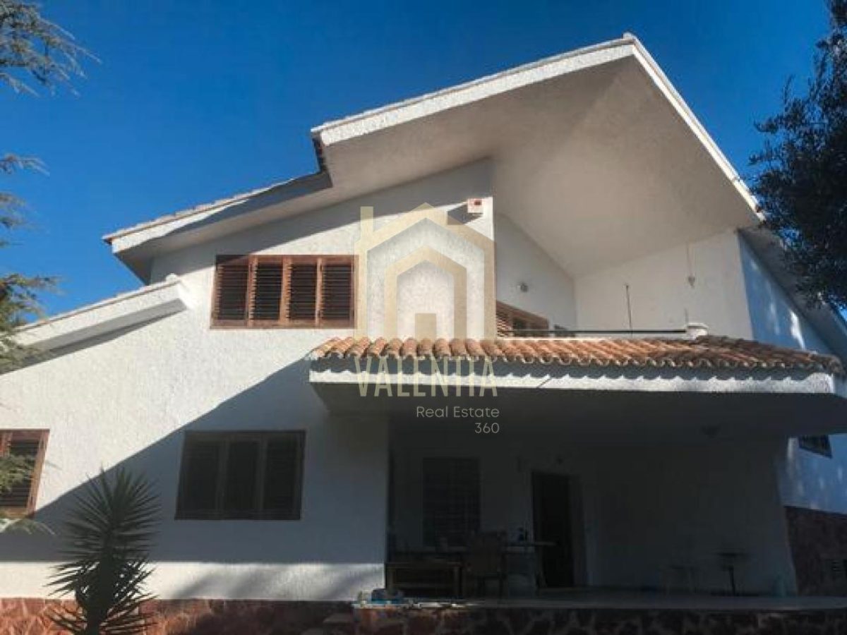 Chalet en alquiler en Serra — Foto 1