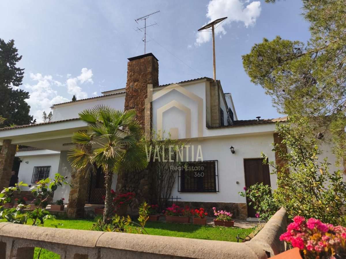 Casa de turismo rural en venta en Alborache — Foto 1