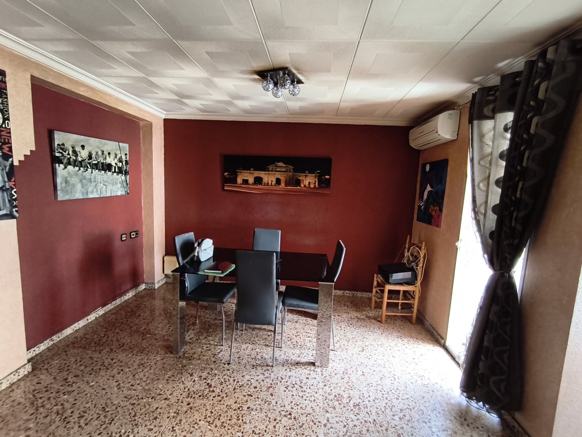 Venta Casa Sueca Céntrica con Garaje — Foto 2