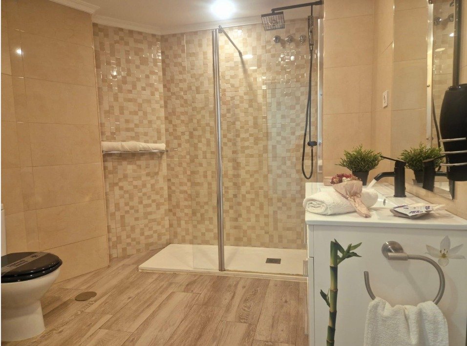 Venta Loft Algeciras Paseo de la Conferencia Jacuzzi interior — Foto 5