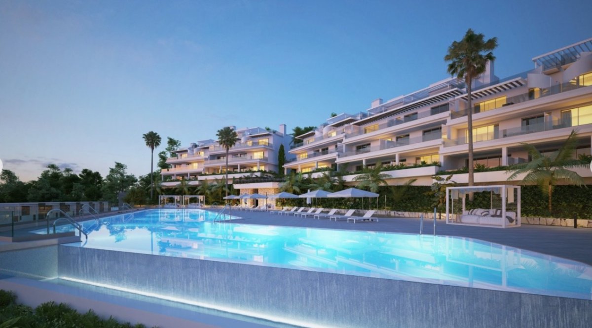Venta Piso Cancelada Estepona 3 dormitorios con piscina — Foto 2