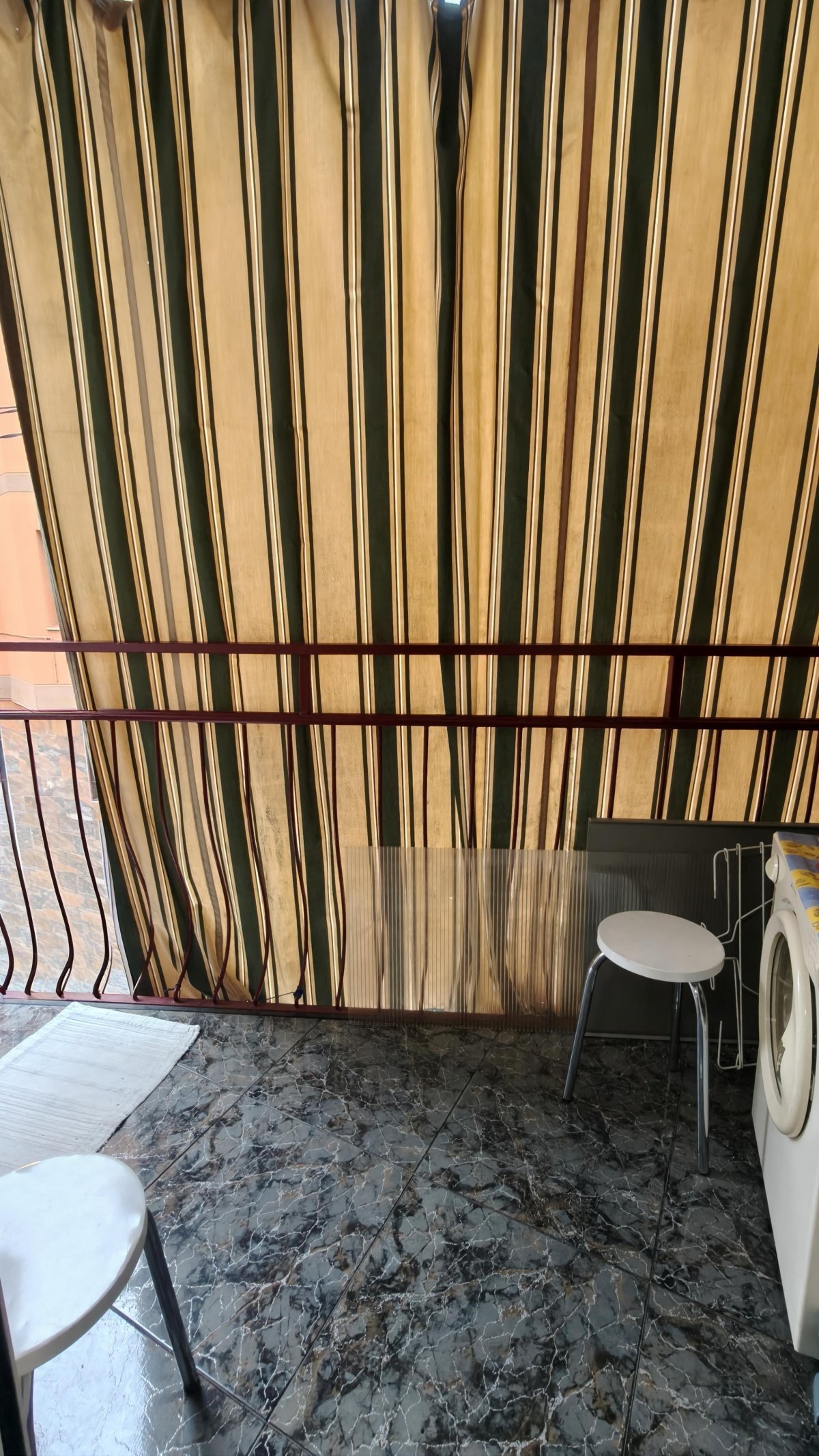 Piso en venta en Santa Coloma de Gramanet - 4 hab, balcón — Foto 2