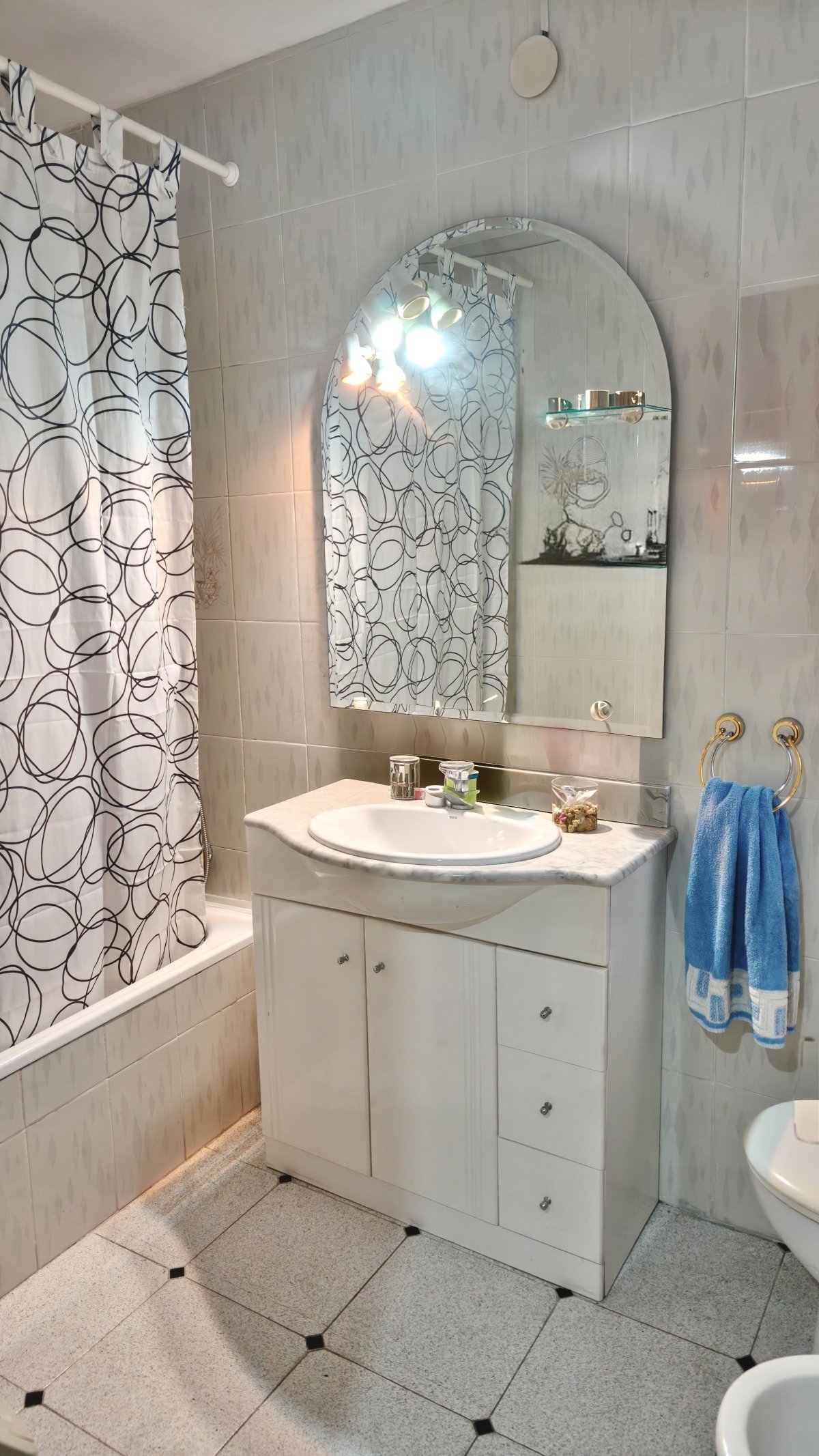 Piso en venta en Santa Coloma de Gramanet - 4 hab, balcón — Foto 3