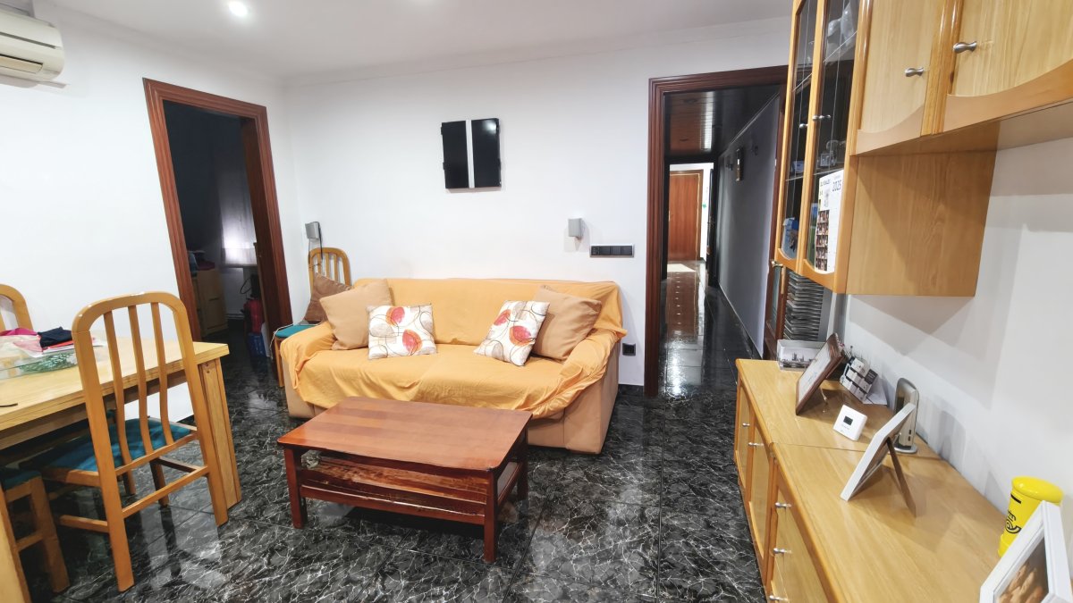 Piso en venta en Santa Coloma de Gramanet - 4 hab, balcón — Foto 5
