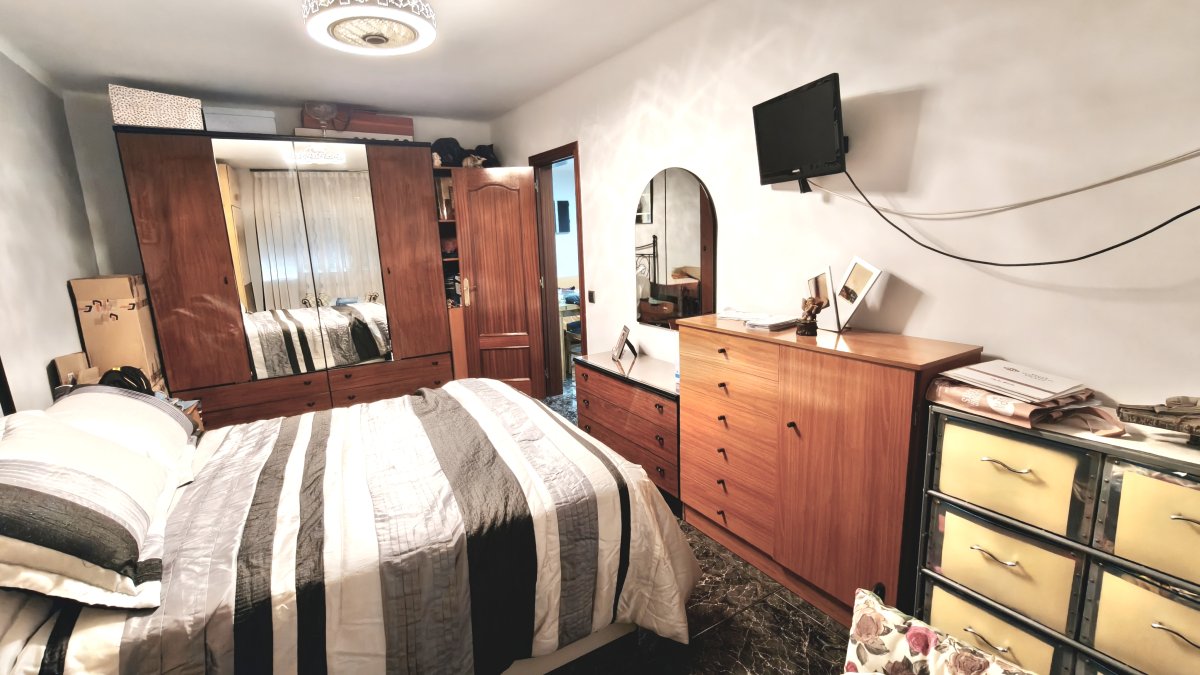 Piso en venta en Santa Coloma de Gramanet - 4 hab, balcón — Foto 7