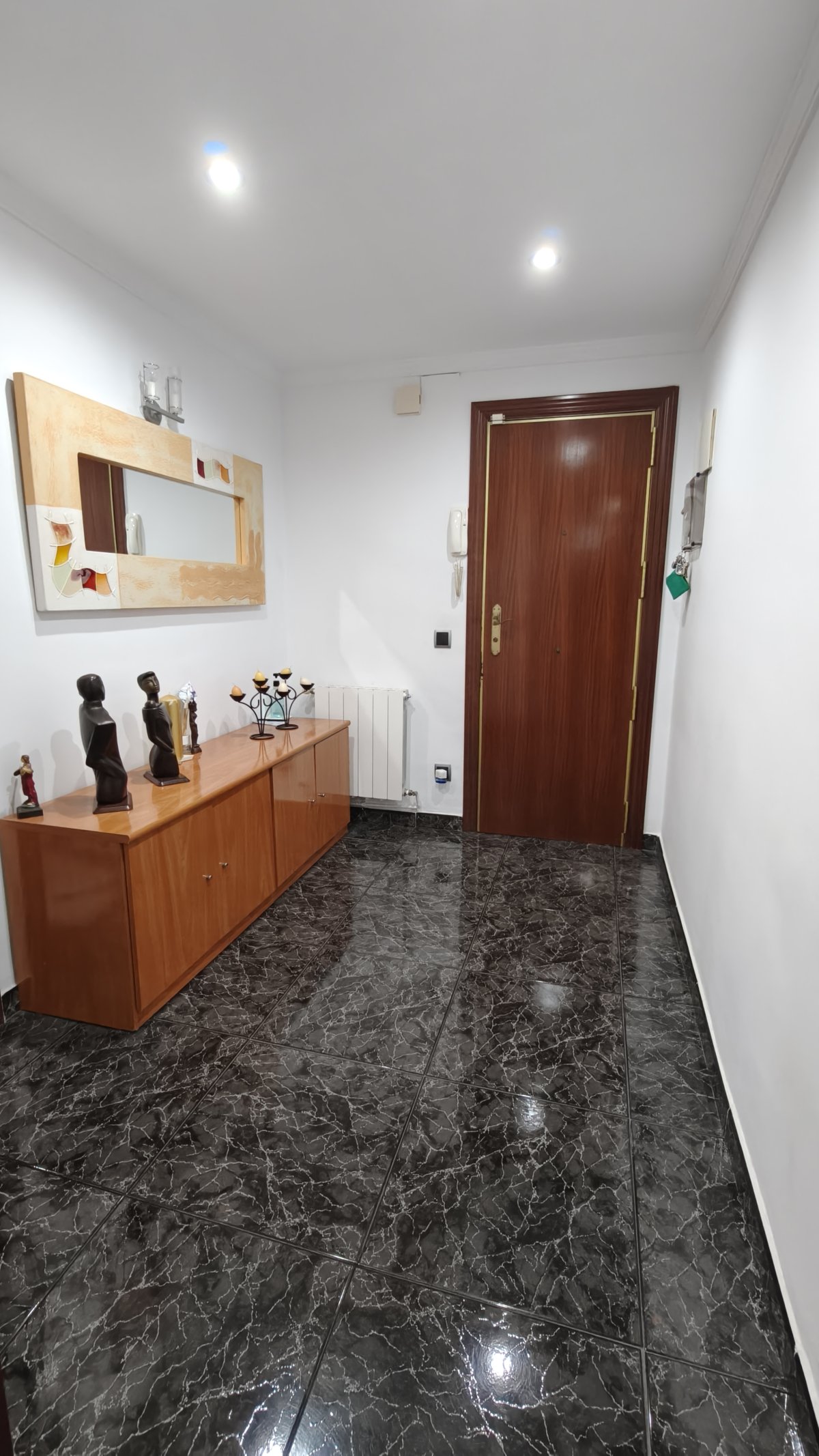 Piso en venta en Santa Coloma de Gramanet - 4 hab, balcón — Foto 1