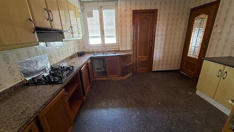 Amplio y luminoso piso en venta en Almansa, Albacete por €98,000 — Foto 3