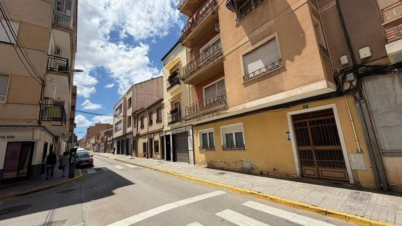 Amplio y luminoso piso en venta en Almansa, Albacete por €98,000 — Foto 2