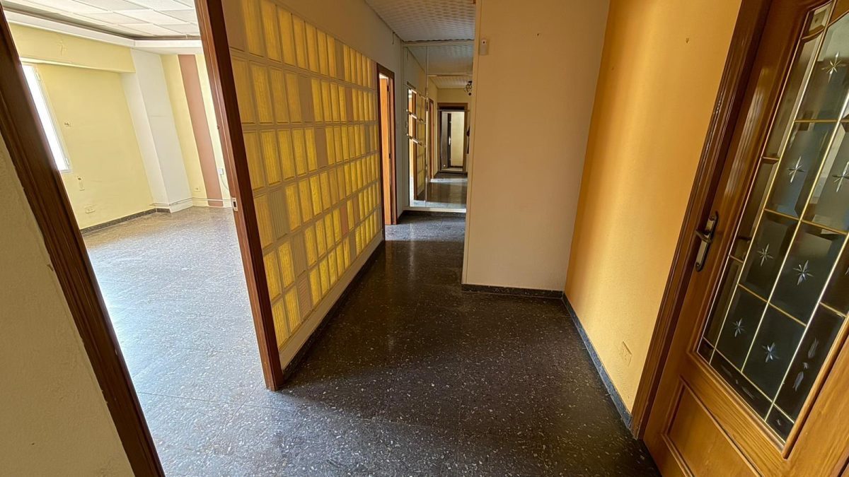 Amplio y luminoso piso en venta en Almansa, Albacete por €98,000 — Foto 8