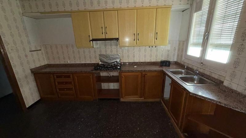 Amplio y luminoso piso en venta en Almansa, Albacete por €98,000 — Foto 4