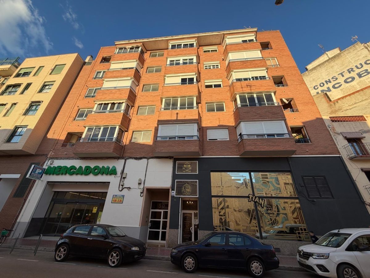 EXCLUSIVA VIVIENDA EN VINAROZ A POCOS METROS DEL MAR – AMPLITUD, PISCINA Y PARKING — Foto 2