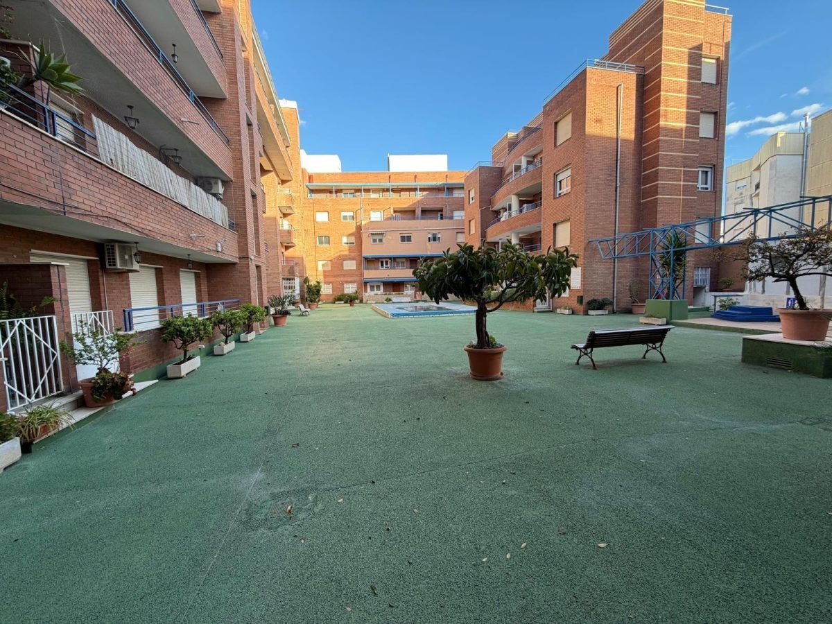 EXCLUSIVA VIVIENDA EN VINAROZ A POCOS METROS DEL MAR – AMPLITUD, PISCINA Y PARKING — Foto 1