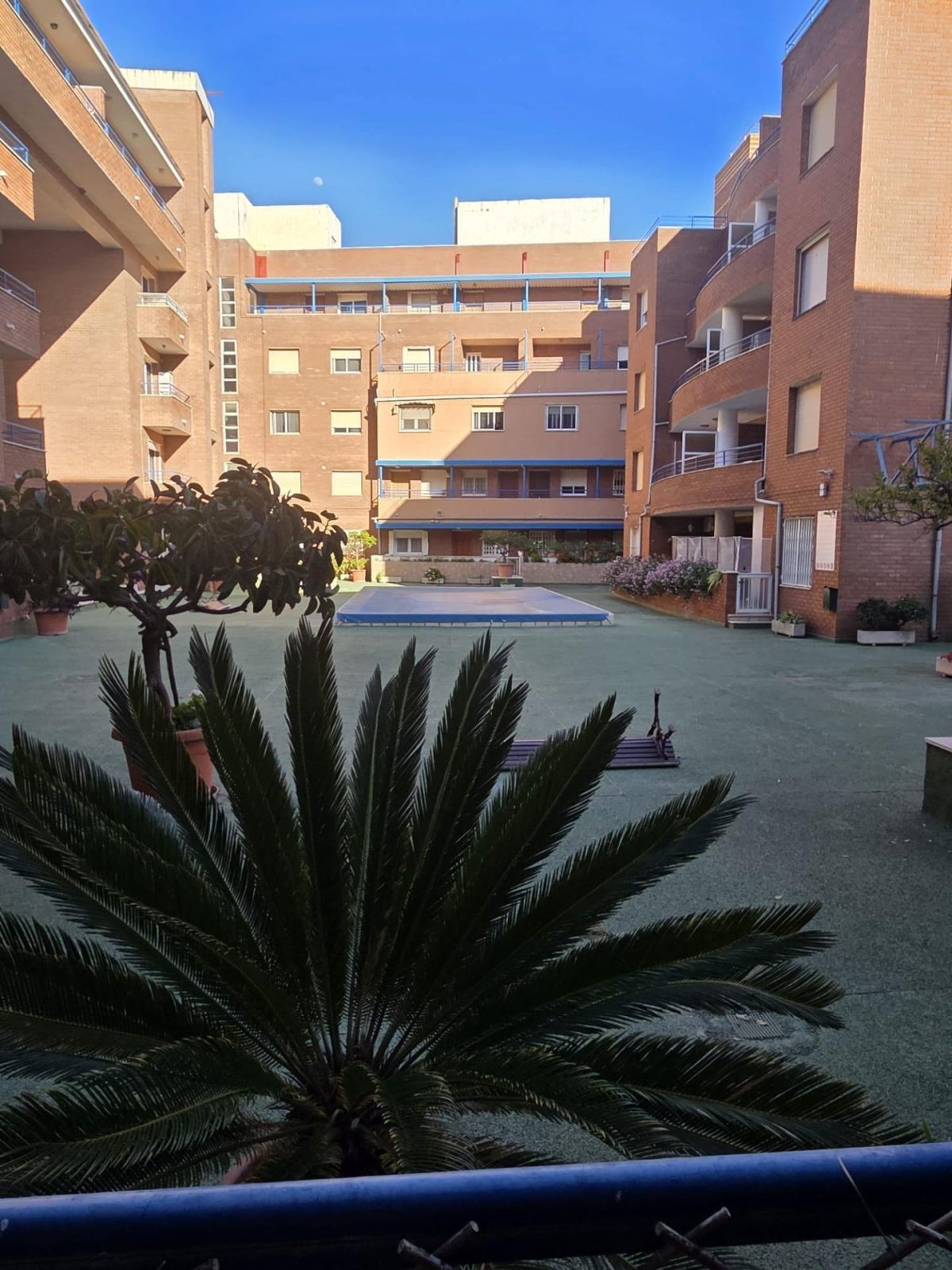 EXCLUSIVA VIVIENDA EN VINAROZ A POCOS METROS DEL MAR – AMPLITUD, PISCINA Y PARKING — Foto 4