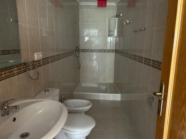 vivienda distribuida en dos plantas consolidada — Foto 10