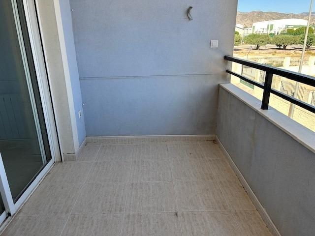 vivienda distribuida en dos plantas consolidada — Foto 30