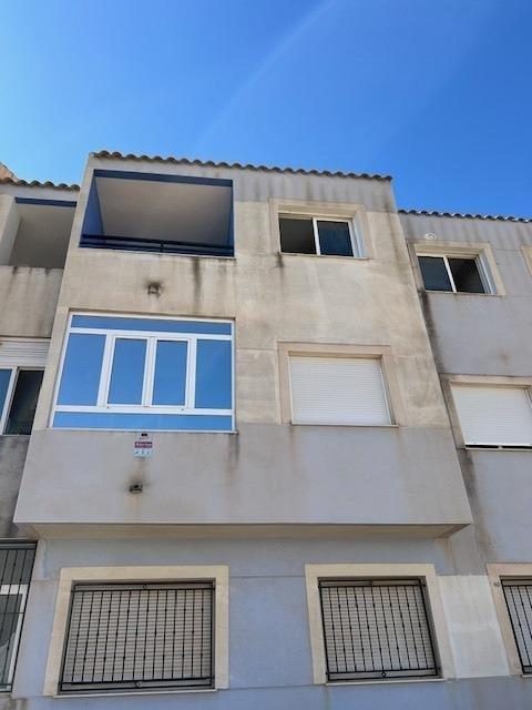 vivienda distribuida en dos plantas consolidada — Foto 17