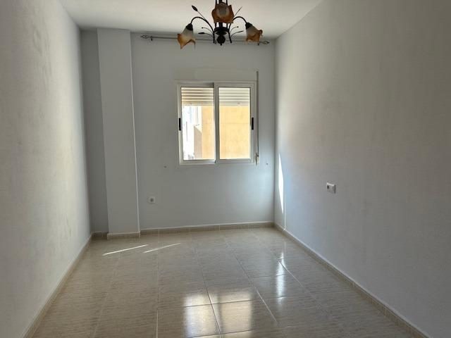 vivienda distribuida en dos plantas consolidada — Foto 16