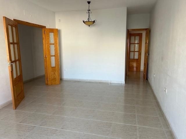 vivienda distribuida en dos plantas consolidada — Foto 27