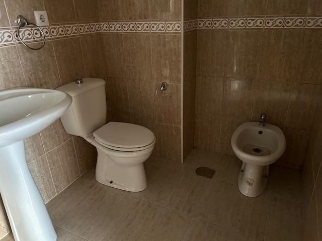 vivienda distribuida en dos plantas consolidada — Foto 9