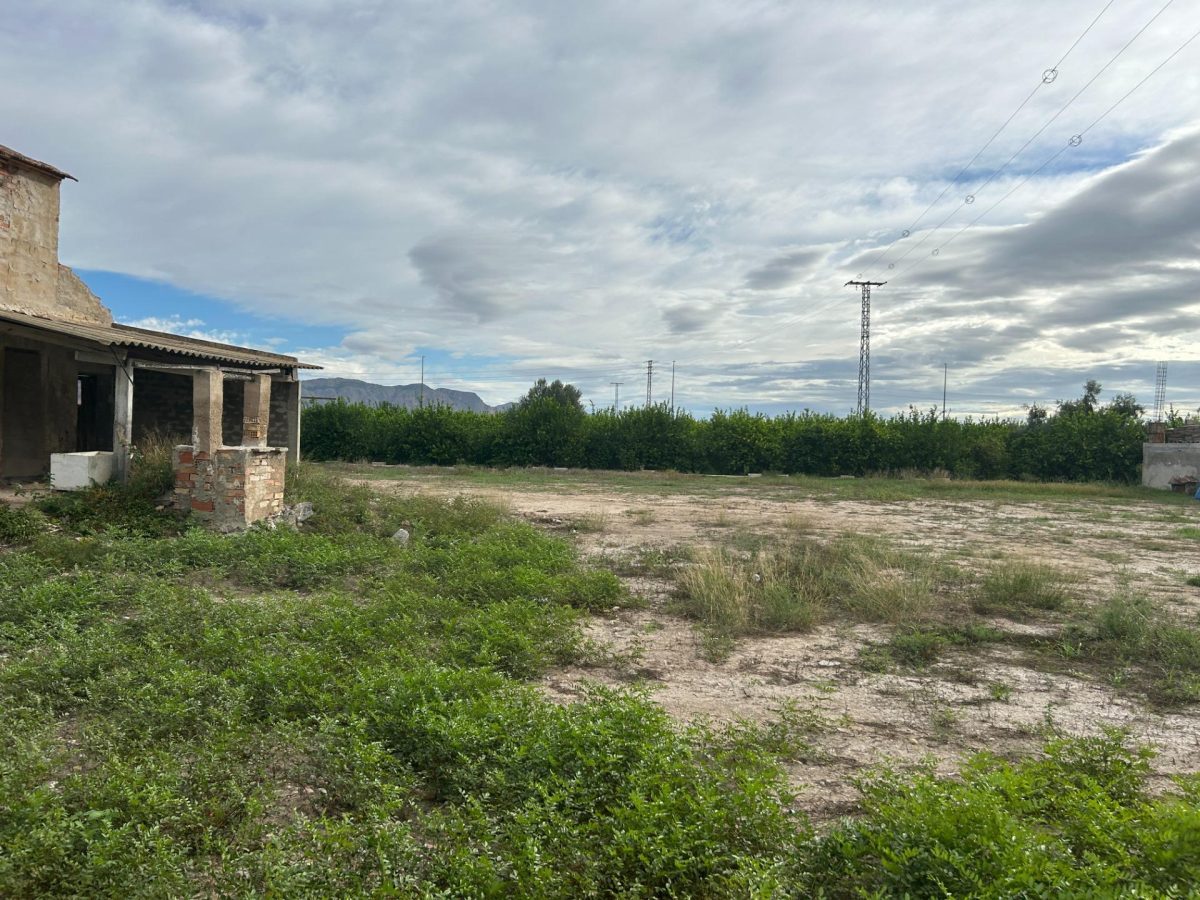 Venta de Casa Urbana con Amplia Parcela en El Raal - Ideal para Reformar a Tu Estilo — Foto 5
