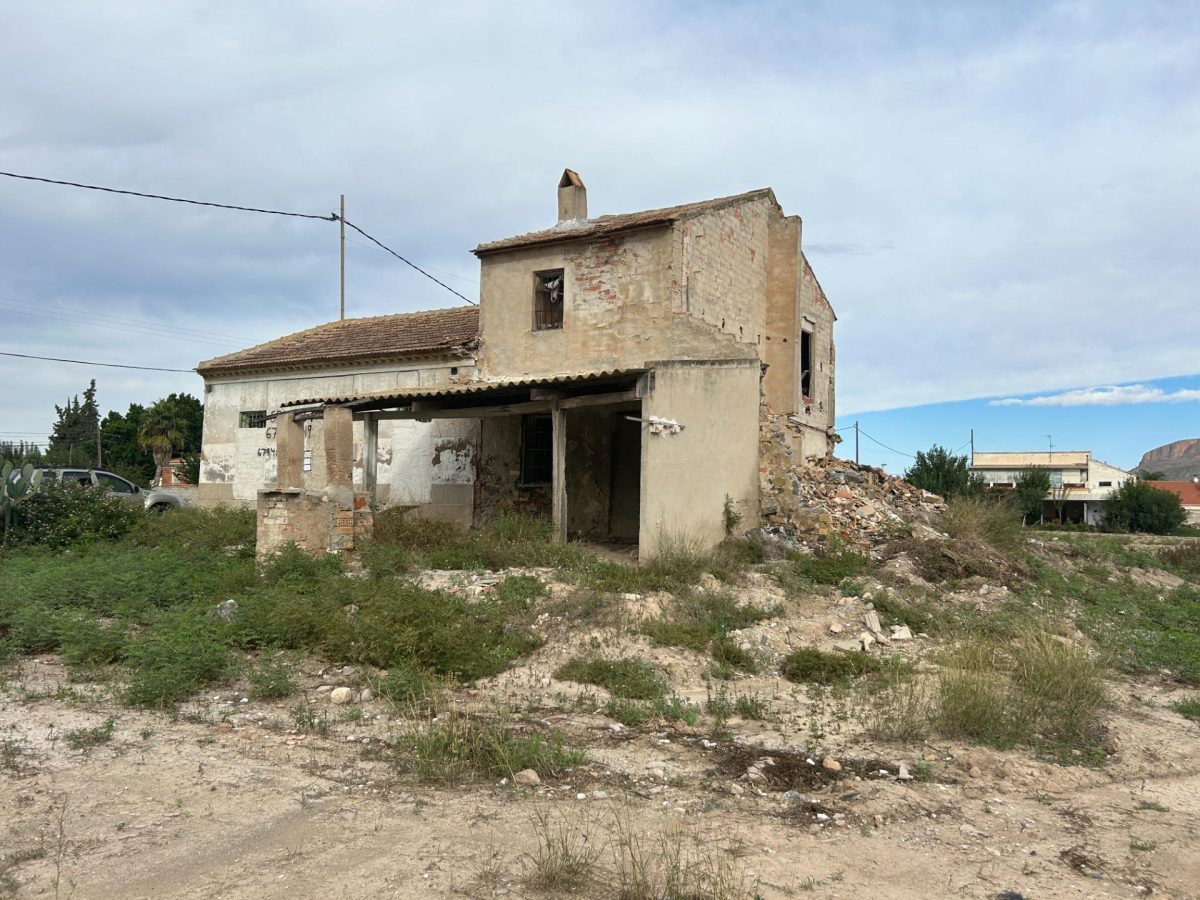 Venta de Casa Urbana con Amplia Parcela en El Raal - Ideal para Reformar a Tu Estilo — Foto 1