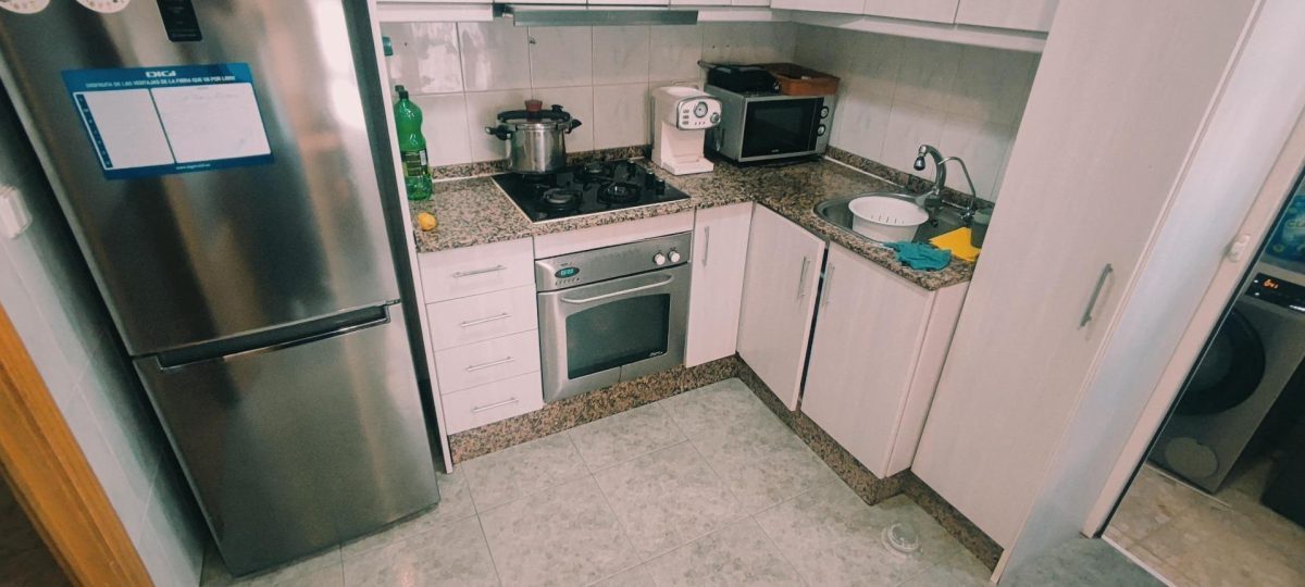 🏡 ¡Vive en el Sector V de Elche! Espacioso y luminoso piso junto al Mercadona y todos los servicios — Foto 5