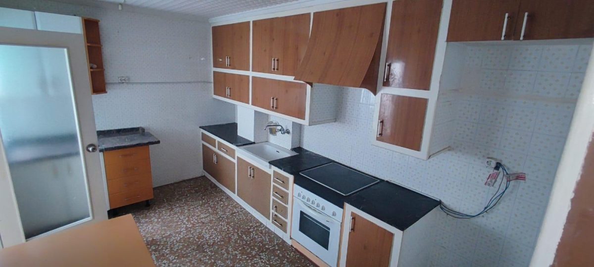 FANTASTICA VIVIENDA PARA REFORMAR A SU GUSTO ZONA PARQUET — Foto 1