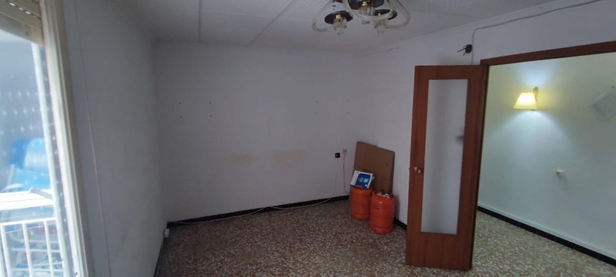 FANTASTICA VIVIENDA PARA REFORMAR A SU GUSTO ZONA PARQUET — Foto 2