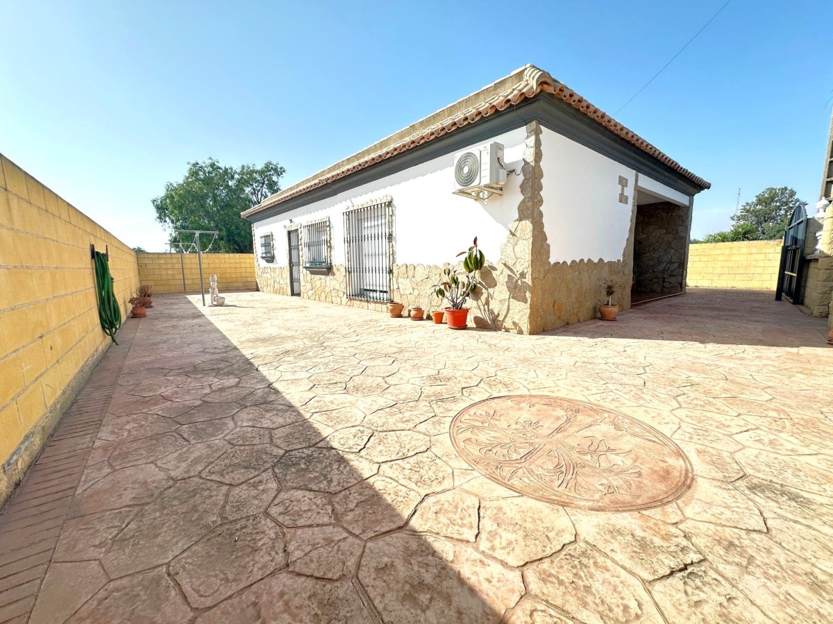 Chalet en venta en zona entre la Jara y Chipiona - 3 hab — Foto 1