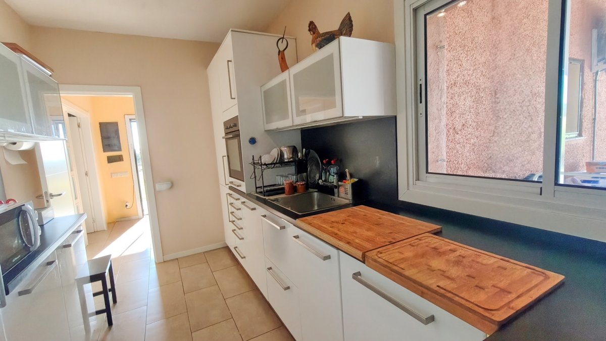 Casa en venta en Viladamat - 3 hab, jardín — Foto 9