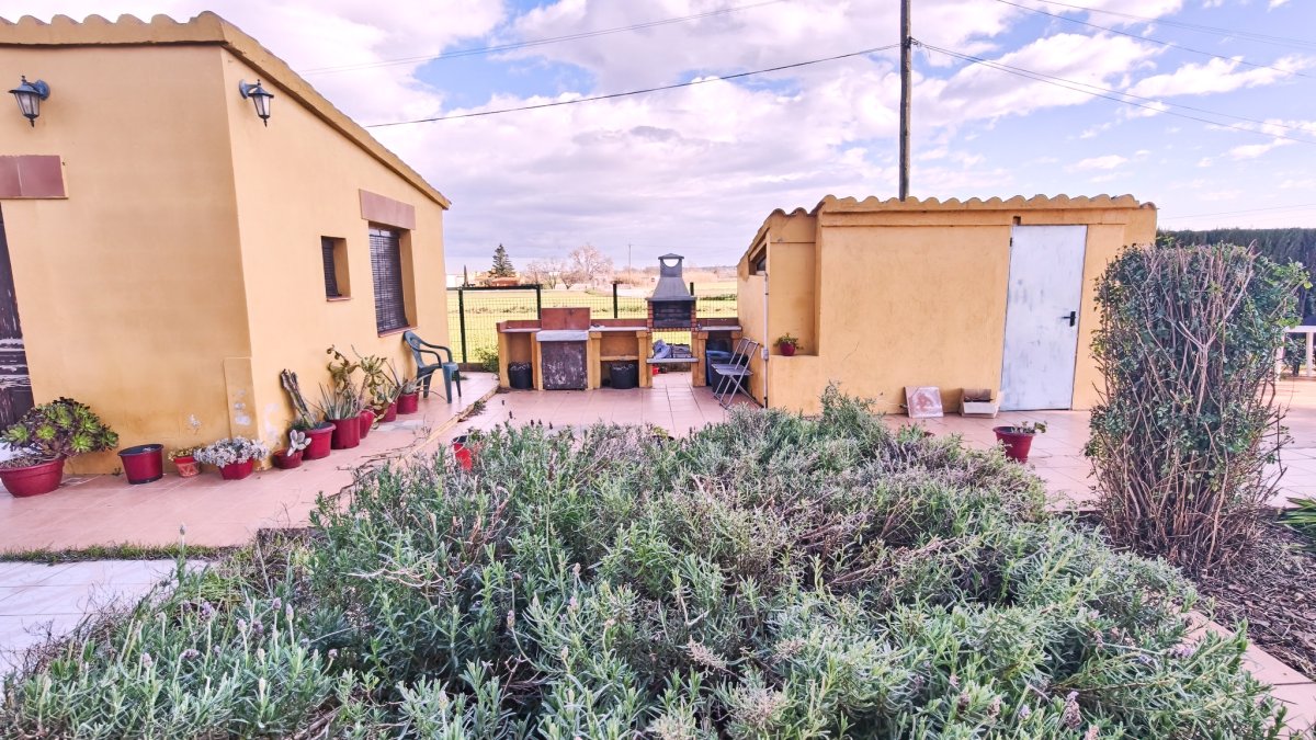 Casa en venta en Viladamat - 3 hab, jardín — Foto 5