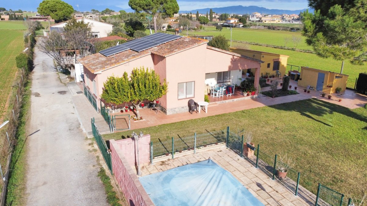 Casa en venta en Viladamat - 3 hab, jardín — Foto 23