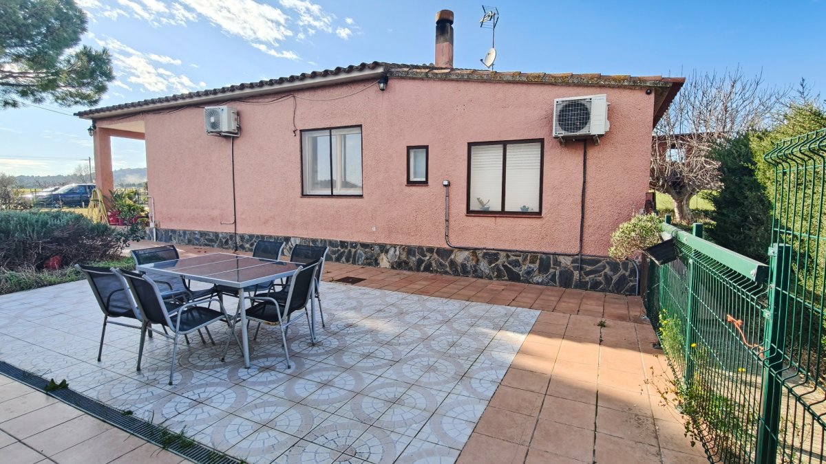 Casa en venta en Viladamat - 3 hab, jardín — Foto 22