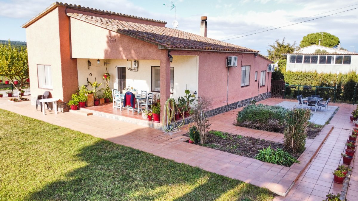 Casa en venta en Viladamat - 3 hab, jardín — Foto 30