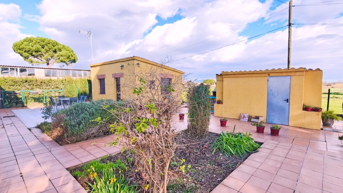 Casa en venta en Viladamat - 3 hab, jardín — Foto 33