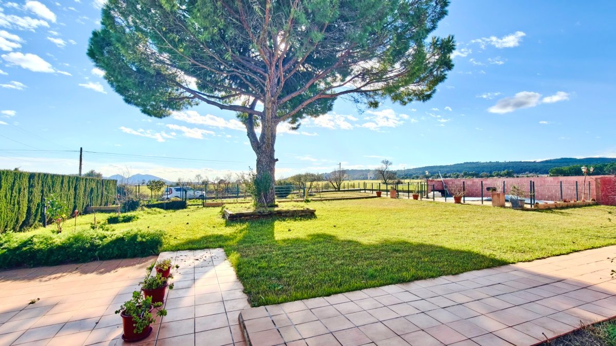 Casa en venta en Viladamat - 3 hab, jardín — Foto 28