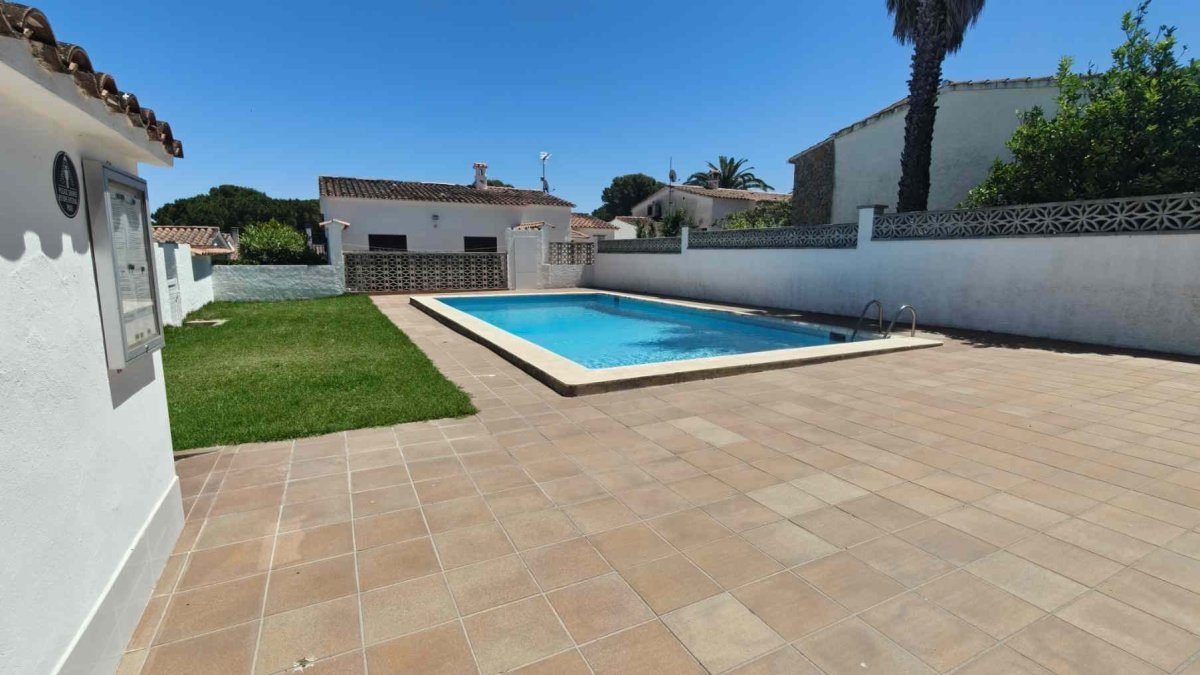 Venta Casa Riells / Els Termes con Piscina Comunitaria — Foto 11