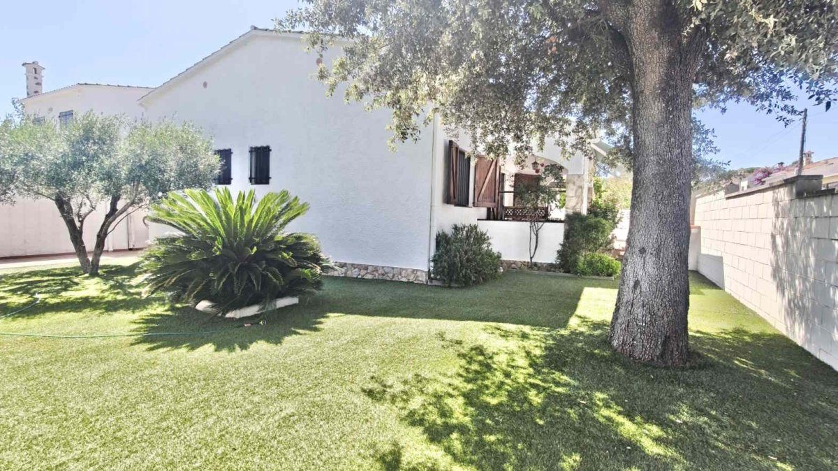 Venta Casa Riells / Els Termes con Piscina Comunitaria — Foto 9