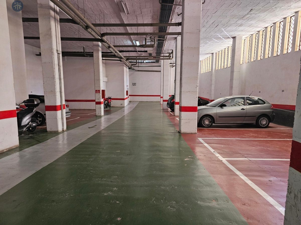 A escasos 2 minutos andando a la Universidad Europea de Andalucía. Este piso puede ser ideal como inversión o para vivir — Foto 23